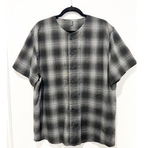 Unyforme button down